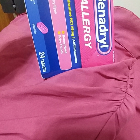 Pink fitted button down w/cap sleeves. (10) - Picture 5 of 8